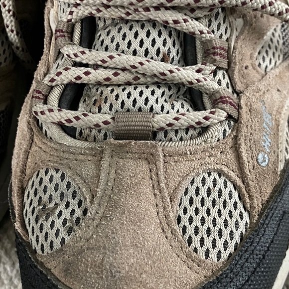 Hi-Tec Women's 7 1/2 hiking waterproof athletic walking Shoes - Picture 13 of 14